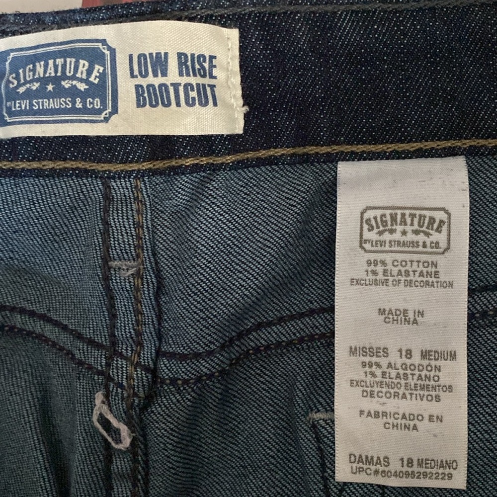 Levis Strauss Signature Stretch Low Rise Bootcut Misses 18 Medium Blue Jeans - Picture 6 of 8